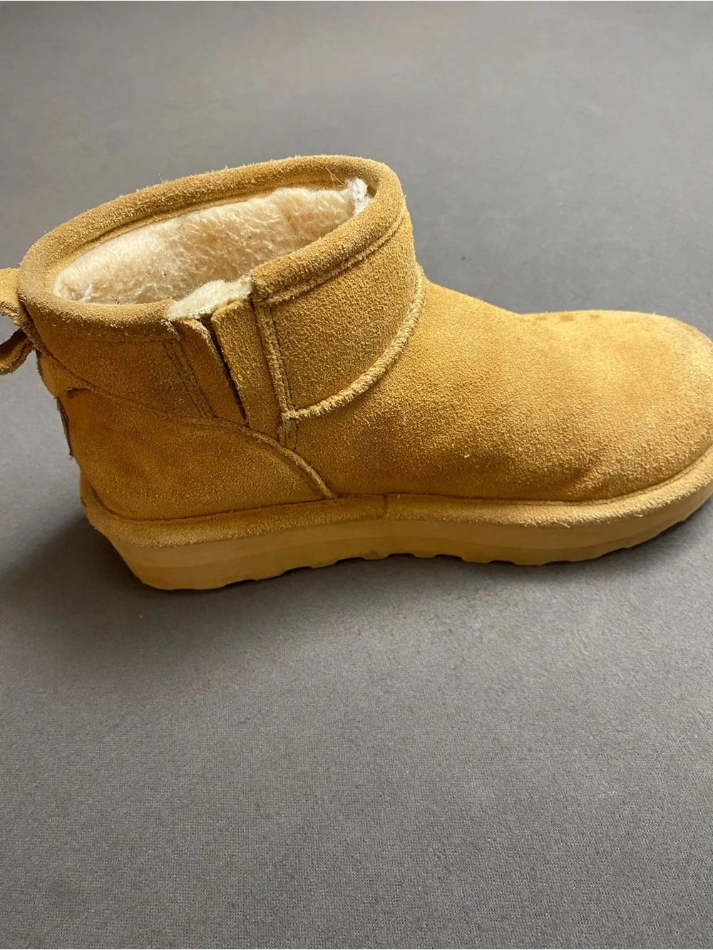 BEARPAW Kids Tan Suede Faux Fur Lined Pull-on Ankle Boots Size 5Y